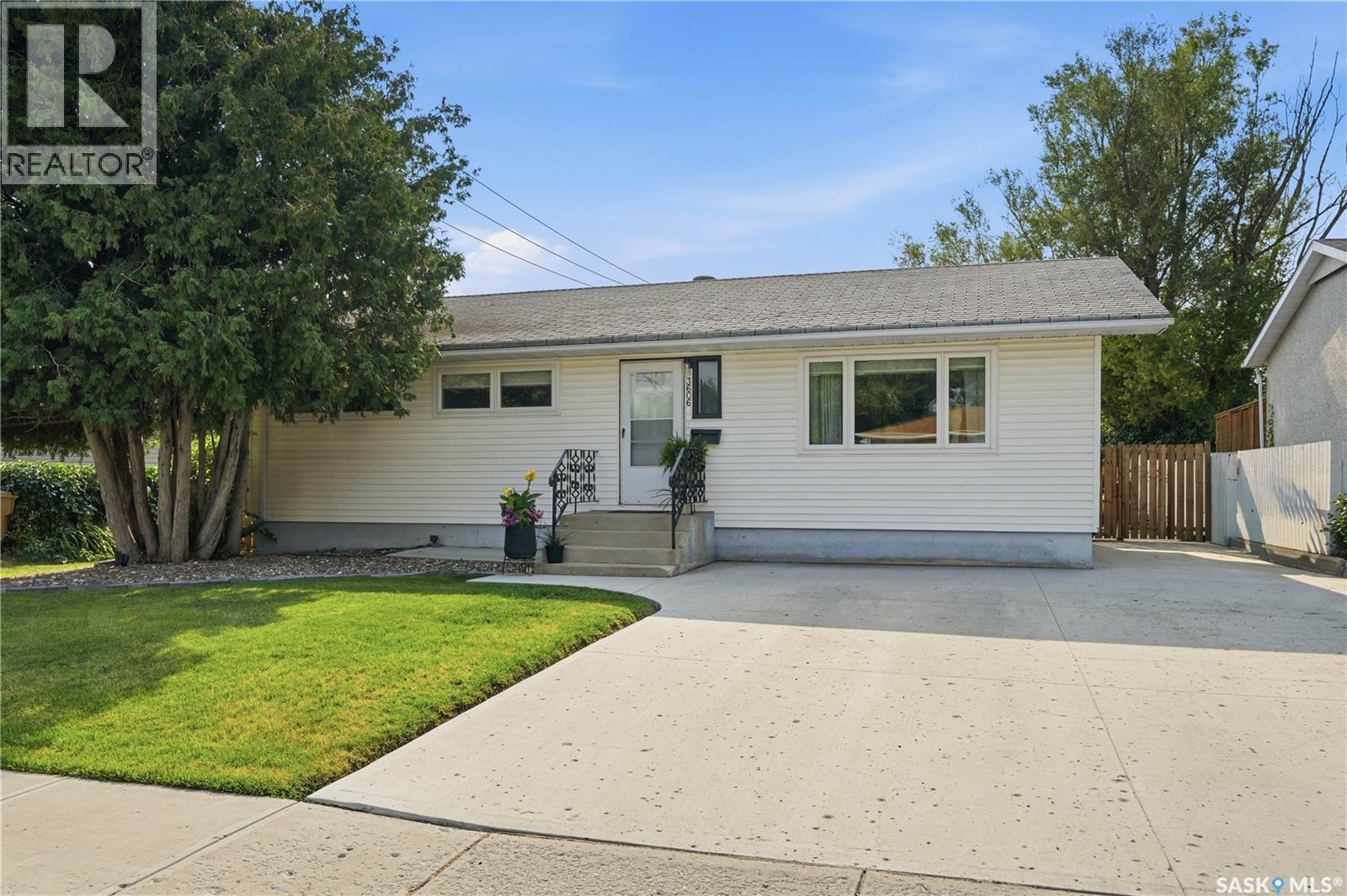 3606 Queen Street, Regina, Saskatchewan  S4S 2G3 - Photo 2 - SK044603
