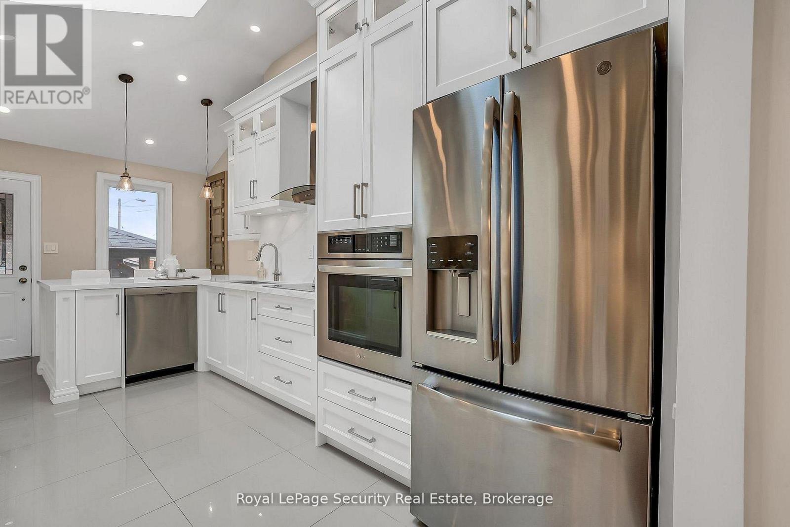 67 Northland Avenue, Toronto, Ontario  M6N 2C9 - Photo 18 - W13644326