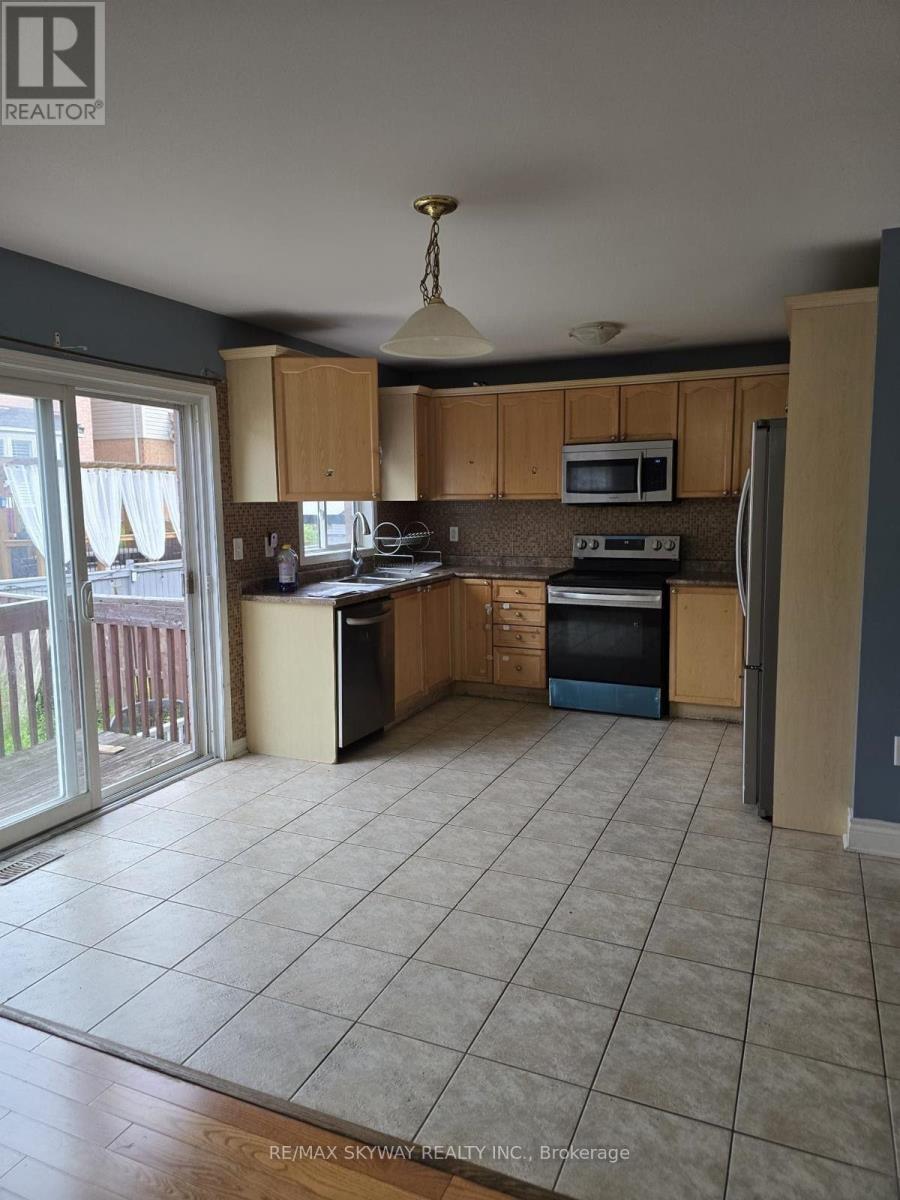 18 Long Meadow Road, Brampton, Ontario  L6P 2A2 - Photo 2 - W13644366