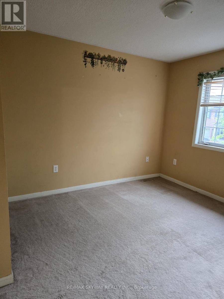 18 Long Meadow Road, Brampton, Ontario  L6P 2A2 - Photo 4 - W13644366
