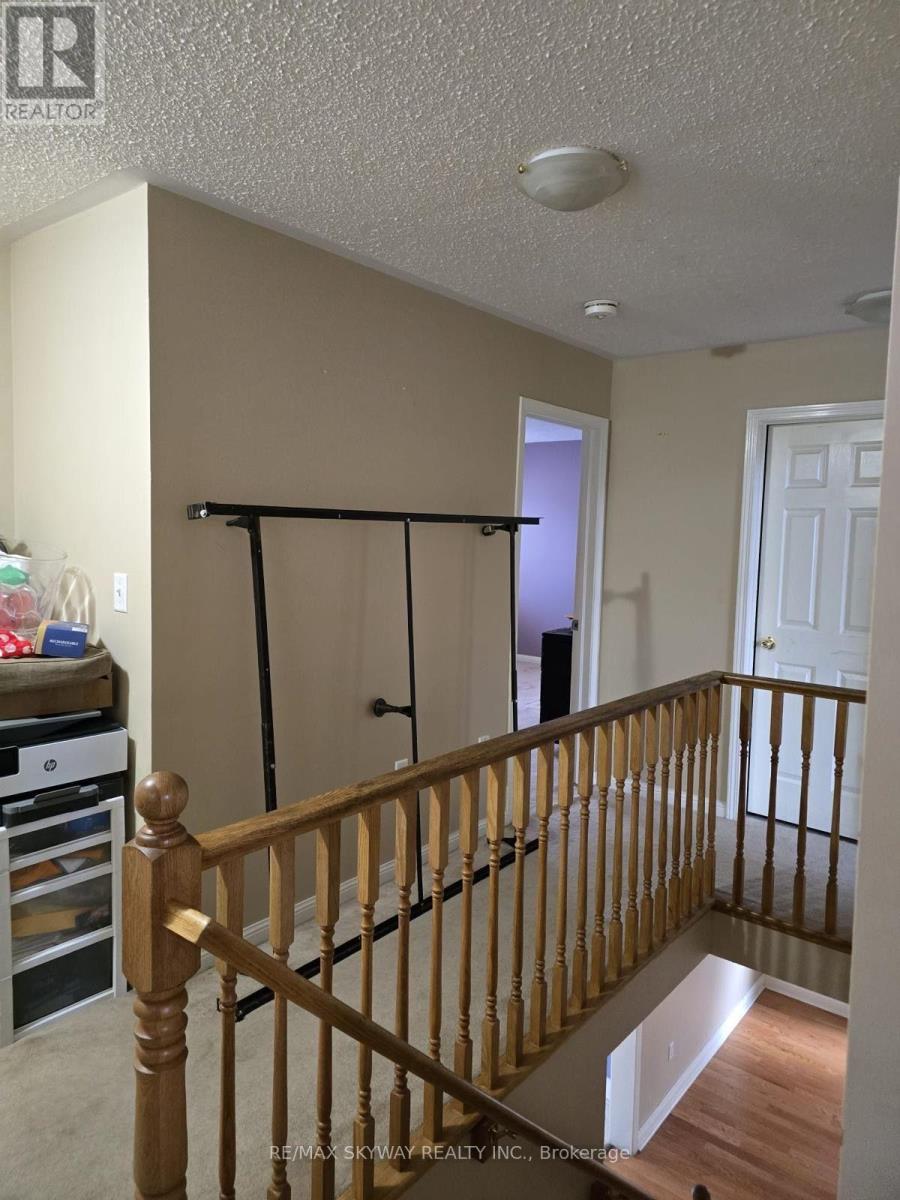 18 Long Meadow Road, Brampton, Ontario  L6P 2A2 - Photo 5 - W13644366