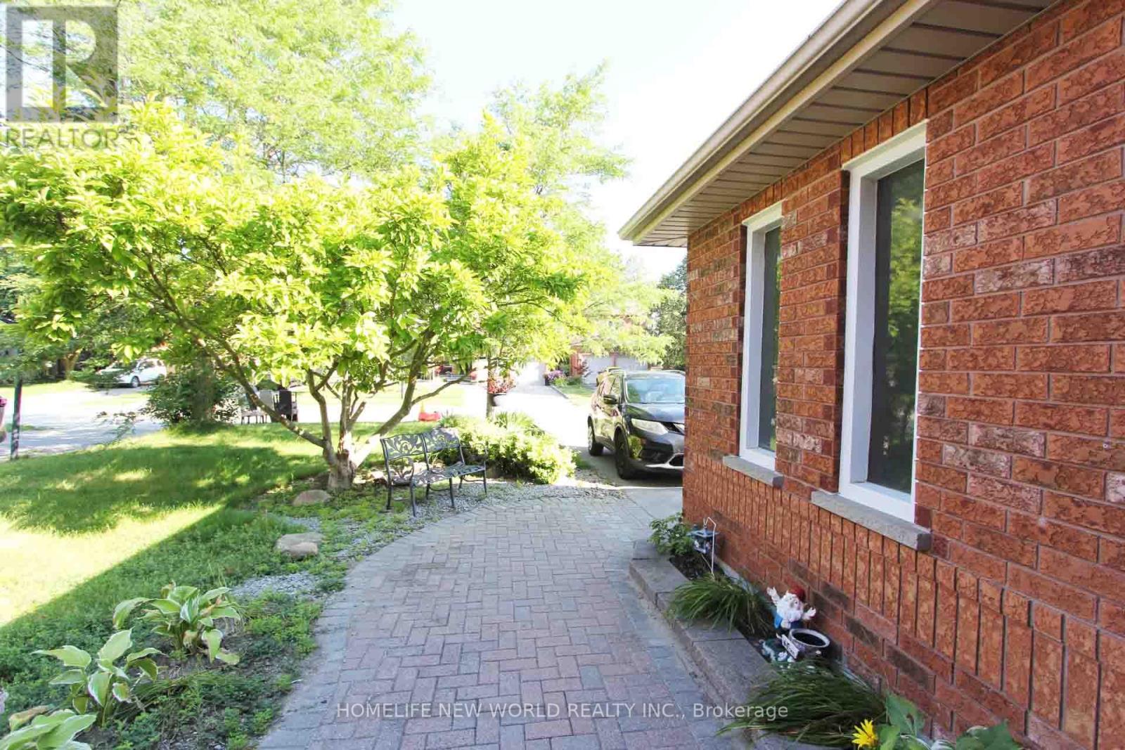 834 Surin Court, Newmarket, Ontario L3Y 8R4 - Photo 3 - N13643706
