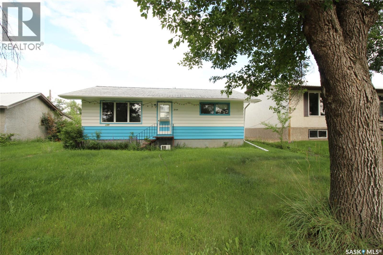 3169 Rutland AVENUE, Gull Lake, Saskatchewan