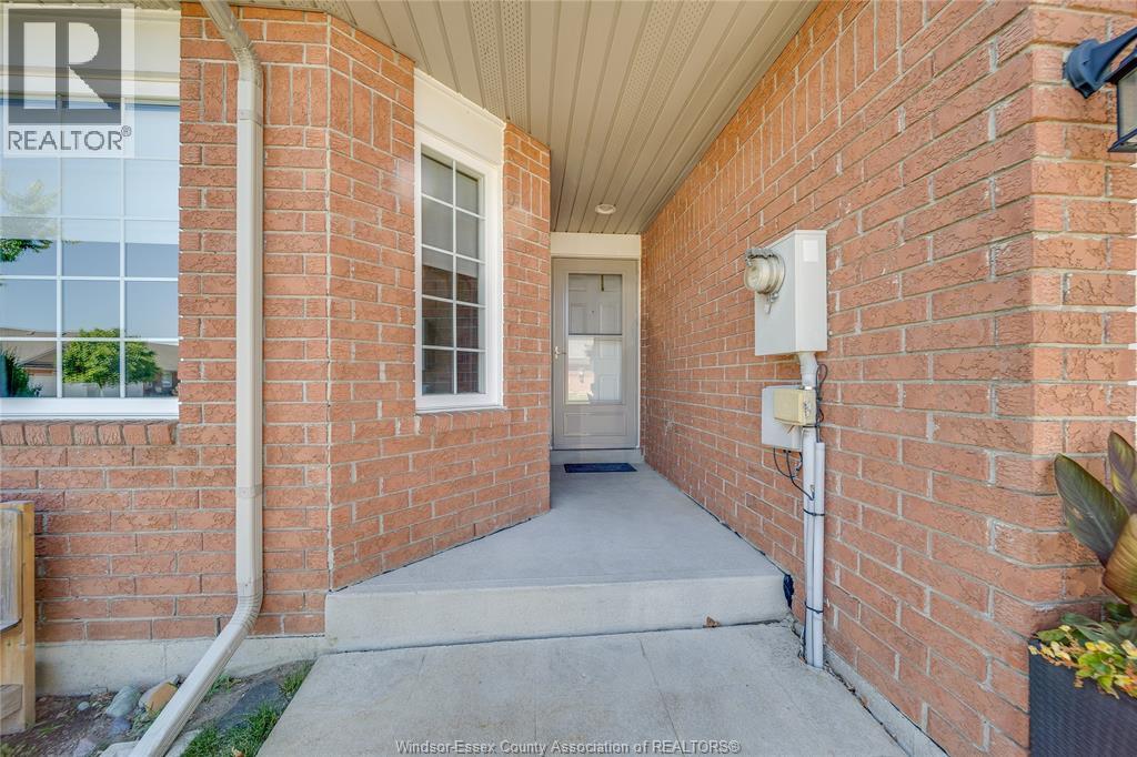 1971 Luxury Avenue, Windsor, Ontario  N8P 1W9 - Photo 3 - 26018600