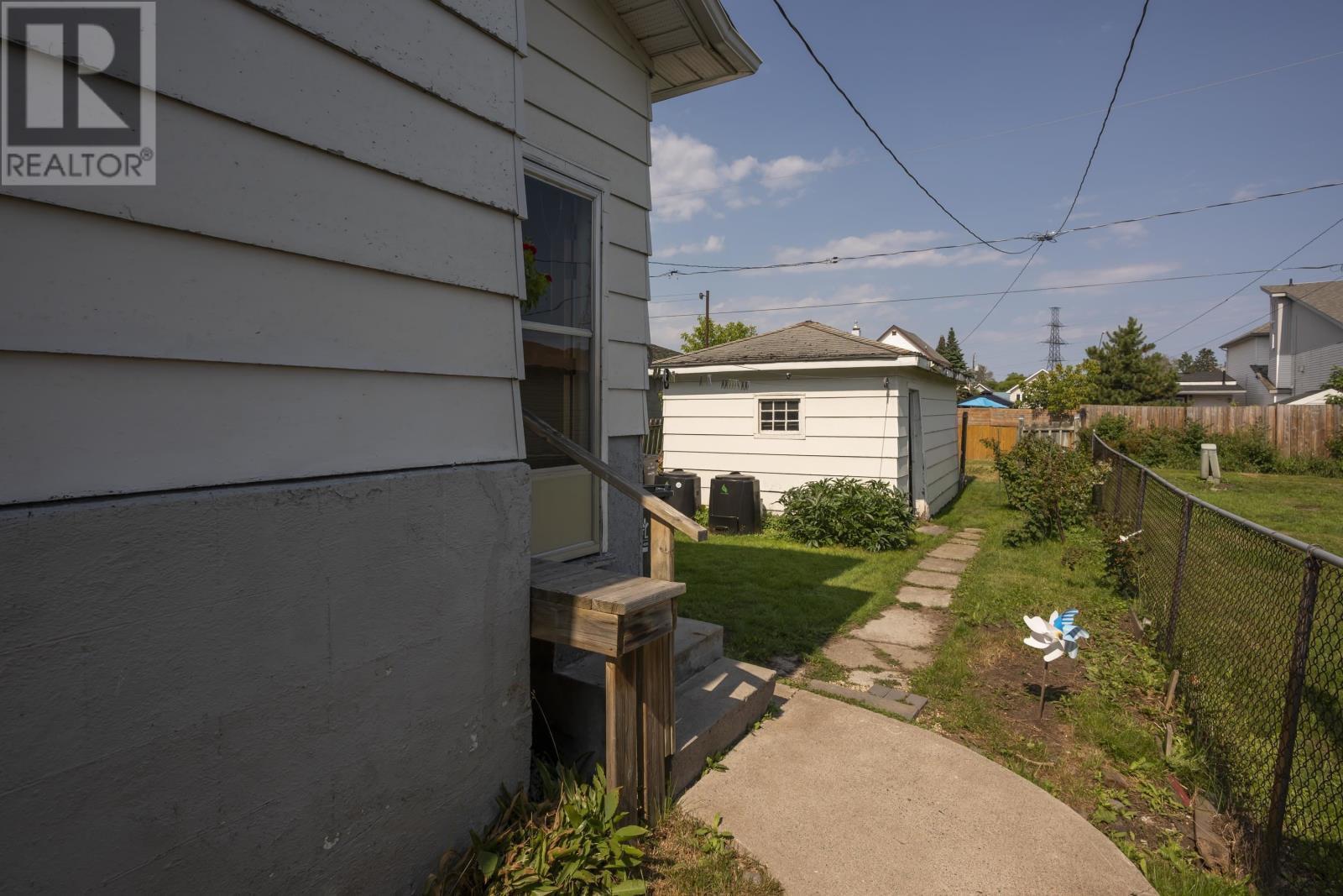 520 Mcpherson St, Thunder Bay, Ontario  P7C 2Y6 - Photo 4 - TB2602178
