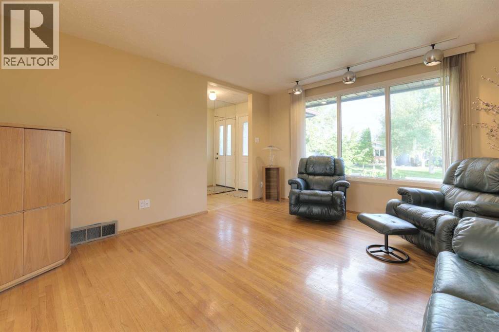 31 Rosery Drive NW, Calgary, Alberta  T2K 1L4 - Photo 12 - A2328711