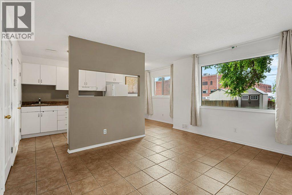 B, 6120 33 Avenue NW, Calgary, Alberta  T3B 1B8 - Photo 2 - A2332235
