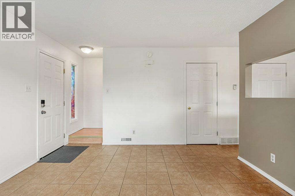 B, 6120 33 Avenue NW, Calgary, Alberta  T3B 1B8 - Photo 4 - A2332235