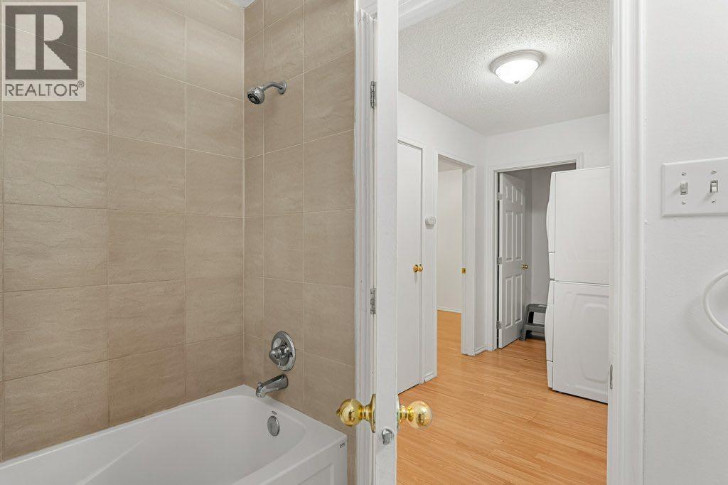 B, 6120 33 Avenue NW, Calgary, Alberta  T3B 1B8 - Photo 12 - A2332235