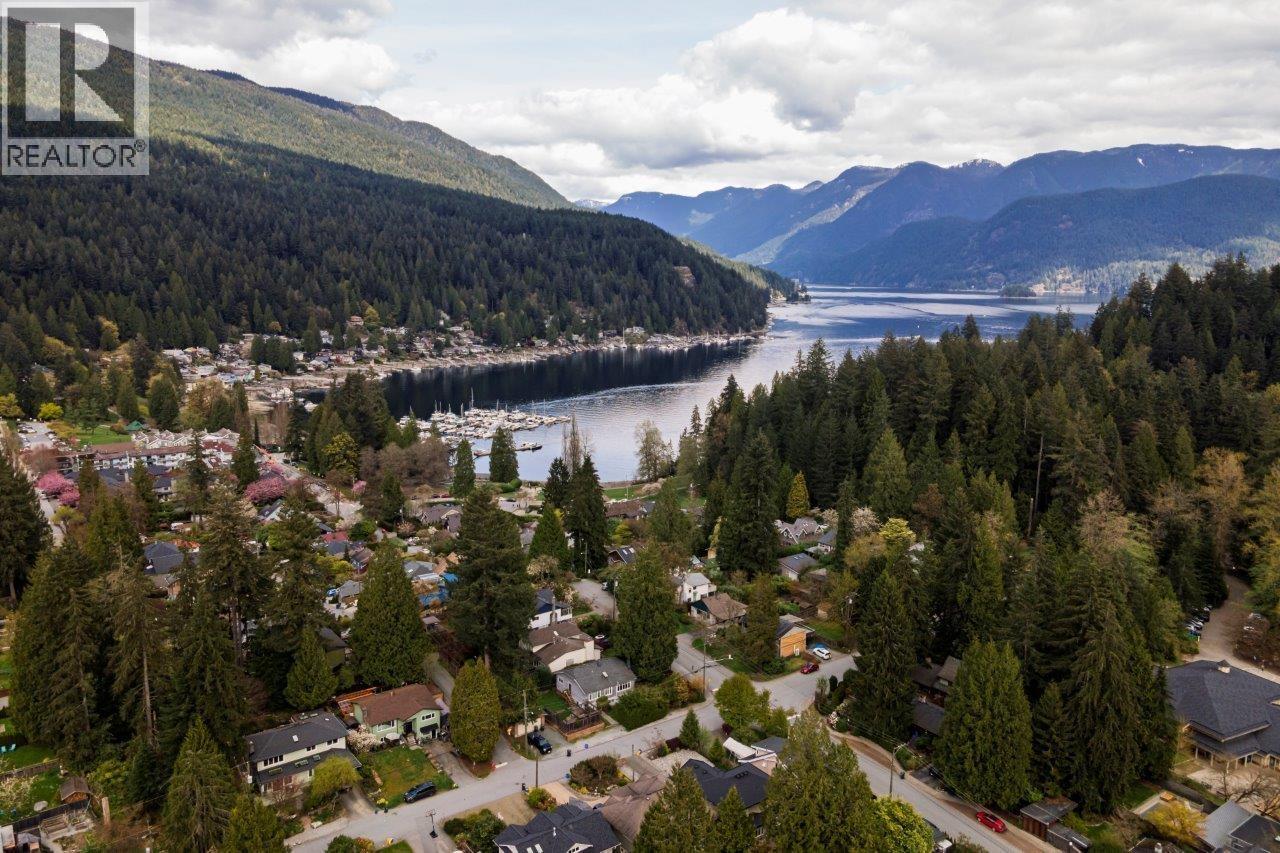 4339 Cliffmont Road, North Vancouver, British Columbia V7G 1J6 - Photo 13 - R3153280