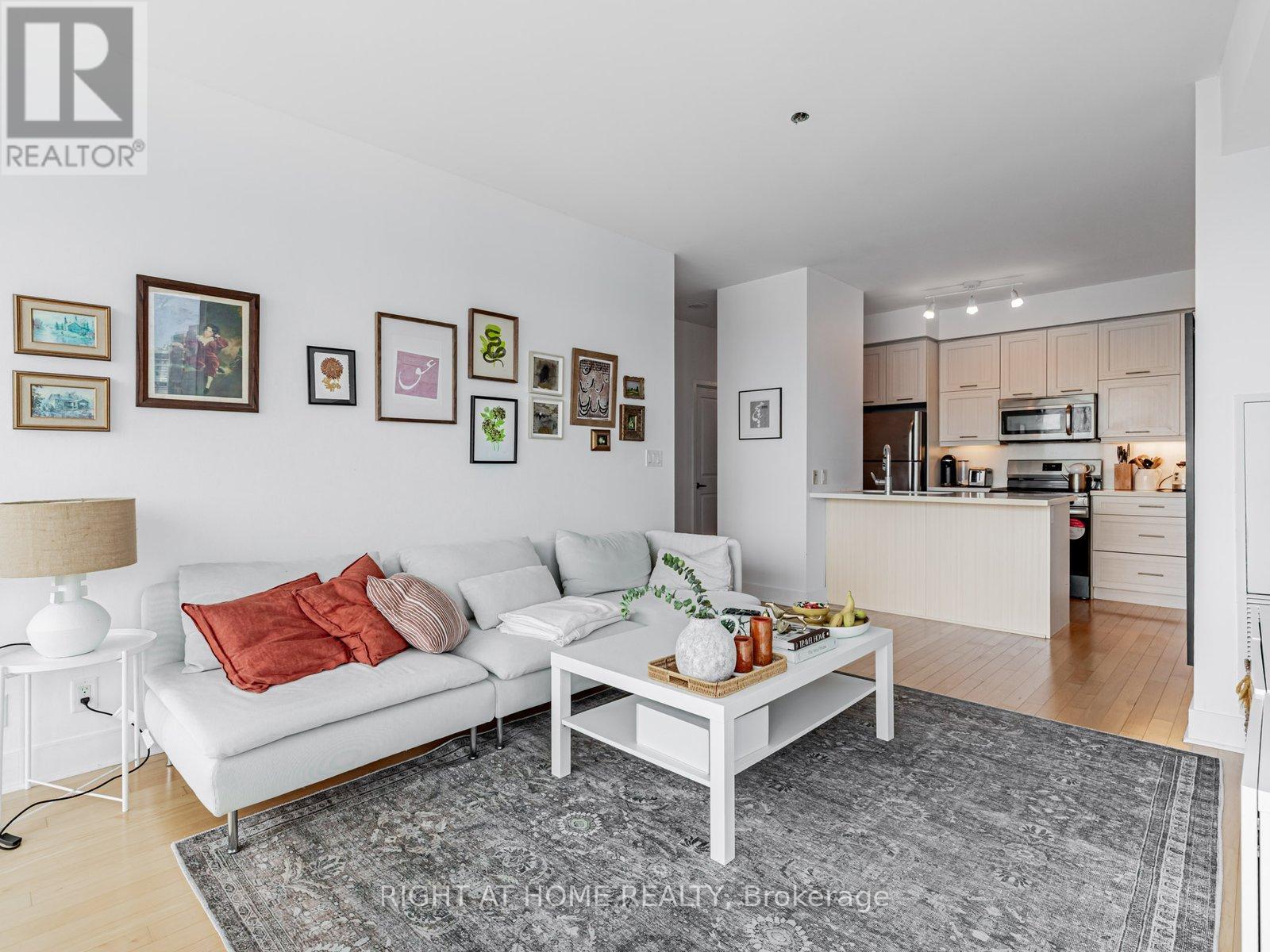 1603 - 26 NORTON AVENUE