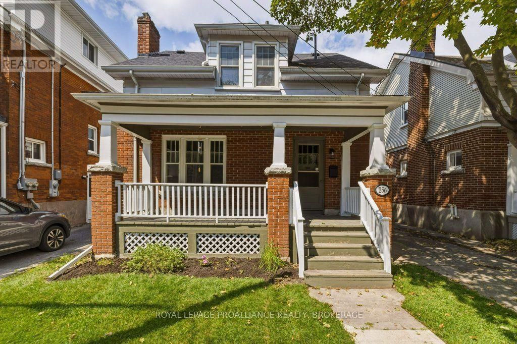256 Collingwood Street, Kingston, Ontario  K7L 3X8 - Photo 3 - X13644746