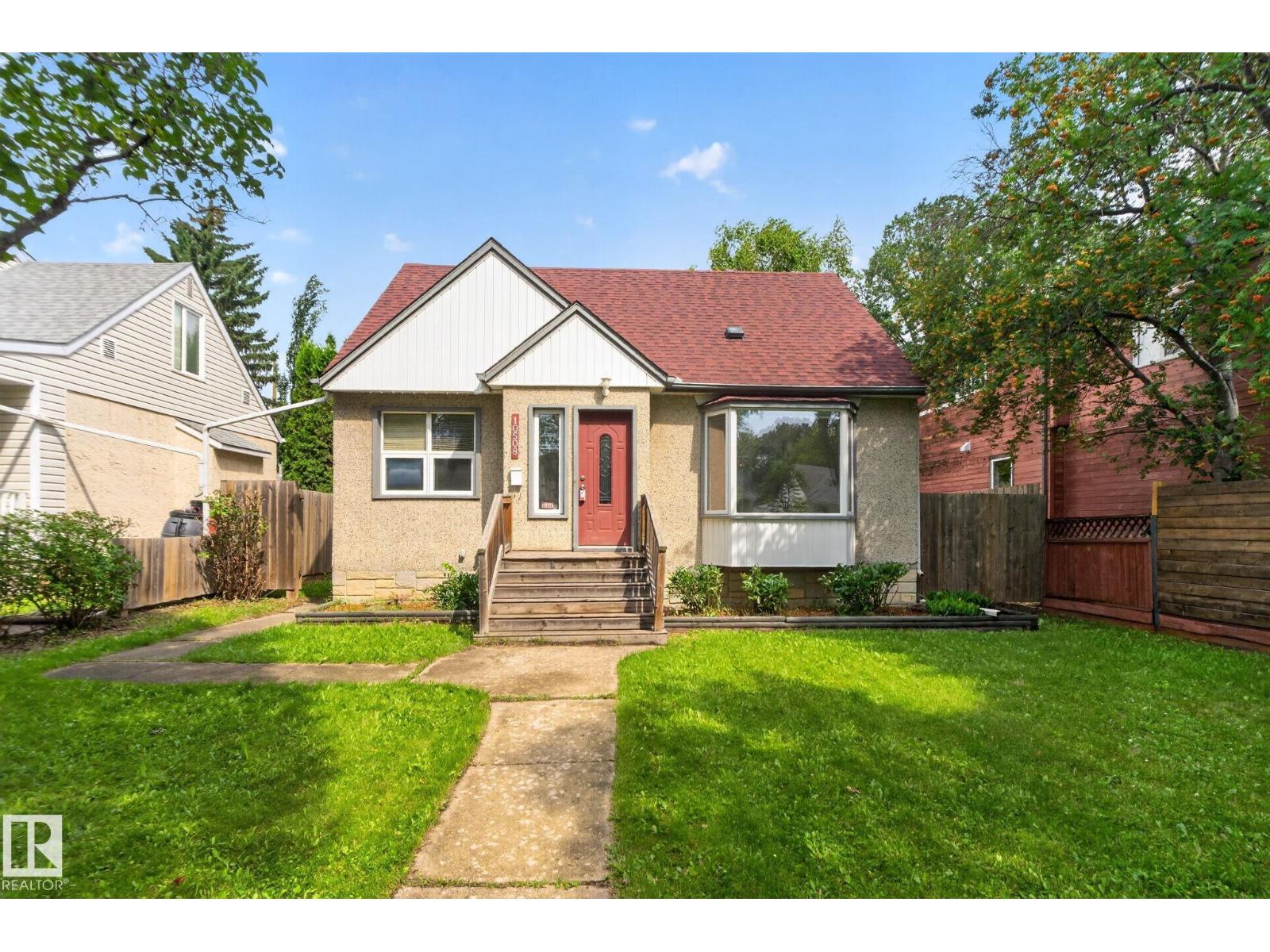 10508 67 Av NW NW, Edmonton, Alberta  T6H 1Z5 - Photo 1 - E4502349