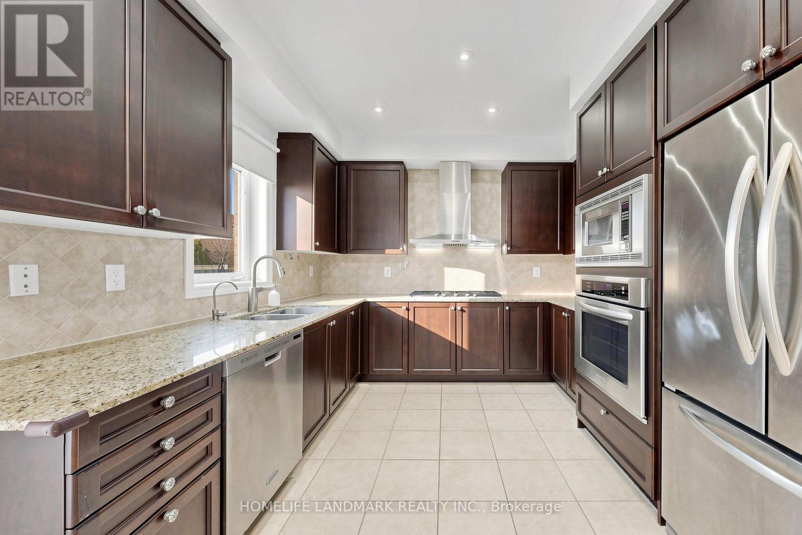 4 Merton Street, Richmond Hill, Ontario  L4E 2Z2 - Photo 10 - N13644728