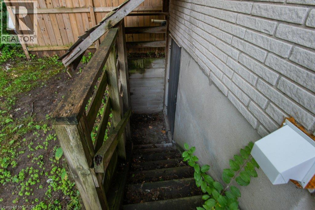 185 Cedarvale Crescent Unit# A, Waterloo, Ontario  N2L 4T3 - Photo 46 - 40853789