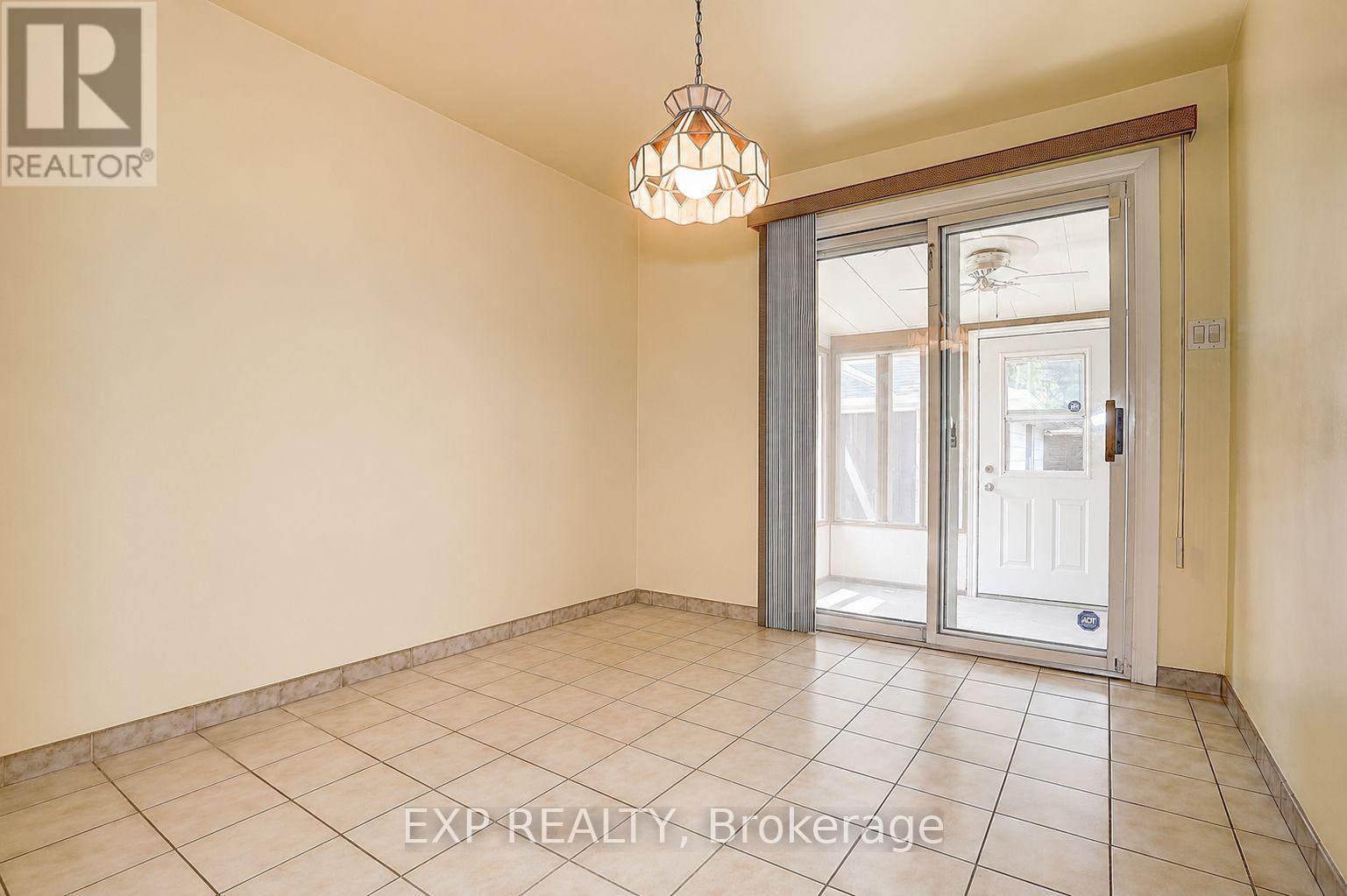 298 Glebemount Avenue, Toronto, Ontario  M4C 3V3 - Photo 12 - E13644288