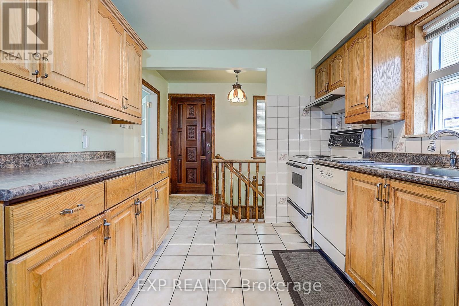 298 Glebemount Avenue, Toronto, Ontario  M4C 3V3 - Photo 10 - E13644288