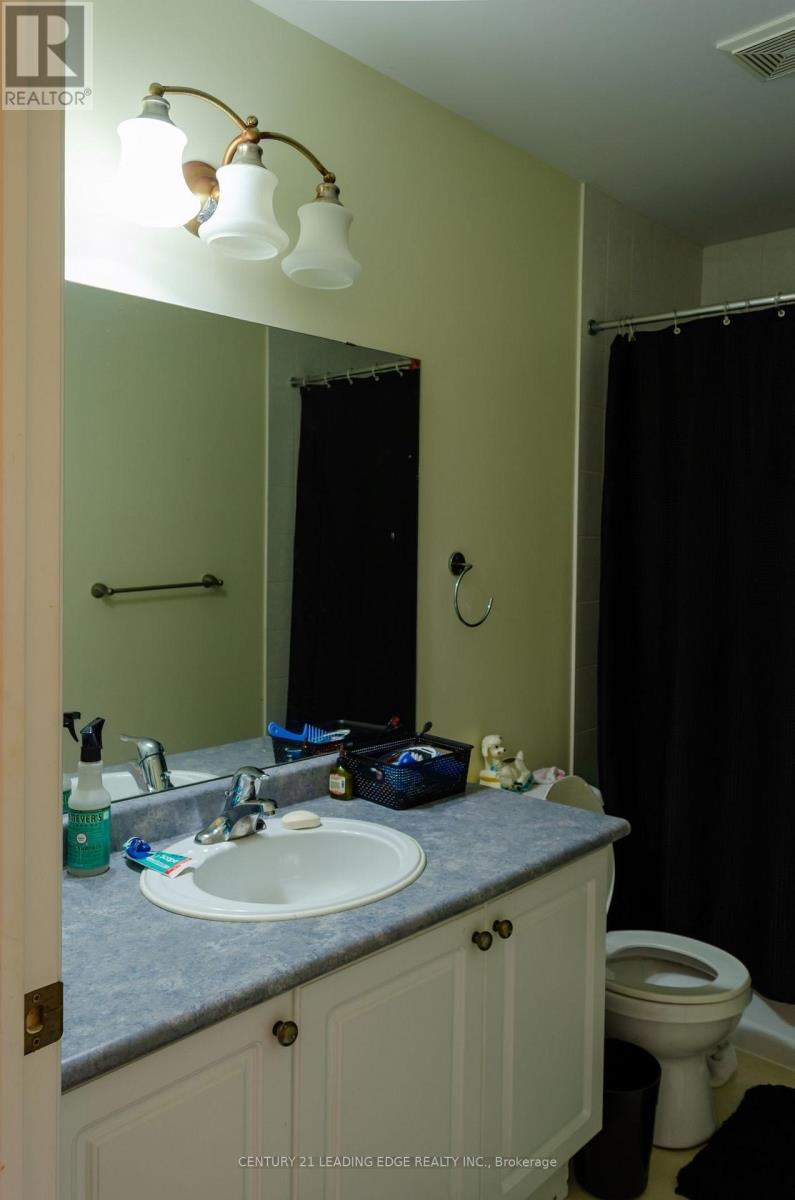 Room - 1218 Macinally Court, Oshawa, Ontario  L1K 0B8 - Photo 4 - E13644358