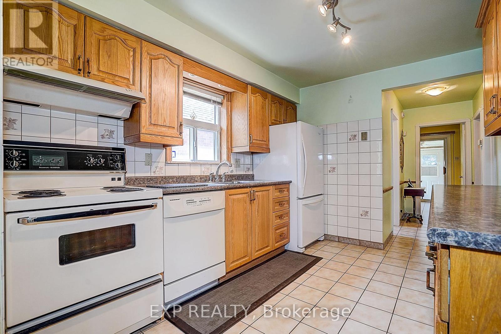 298 Glebemount Avenue, Toronto, Ontario  M4C 3V3 - Photo 9 - E13644288