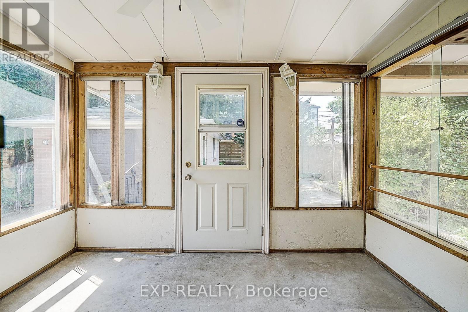 298 Glebemount Avenue, Toronto, Ontario  M4C 3V3 - Photo 13 - E13644288