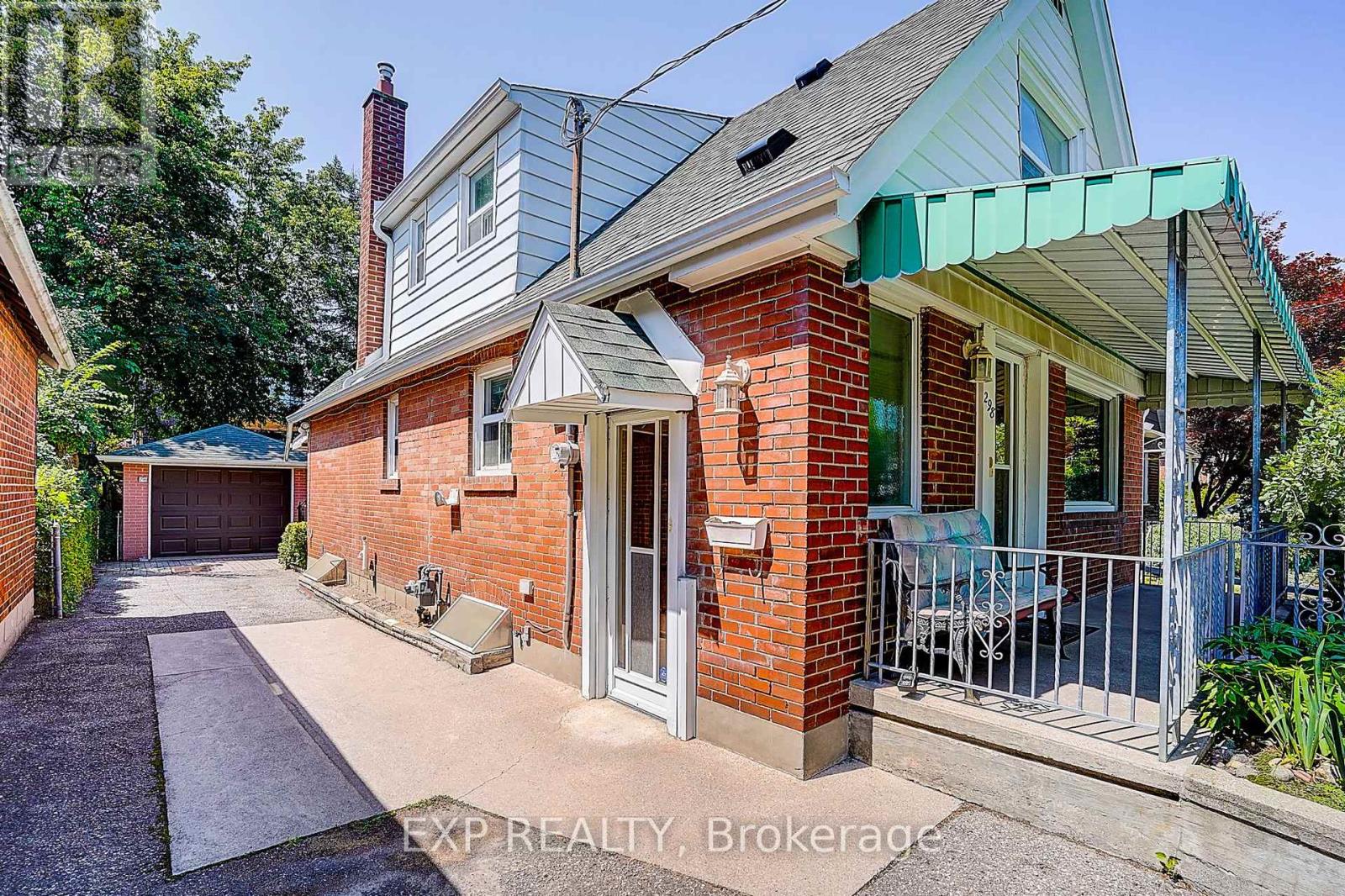 298 Glebemount Avenue, Toronto, Ontario  M4C 3V3 - Photo 3 - E13644288