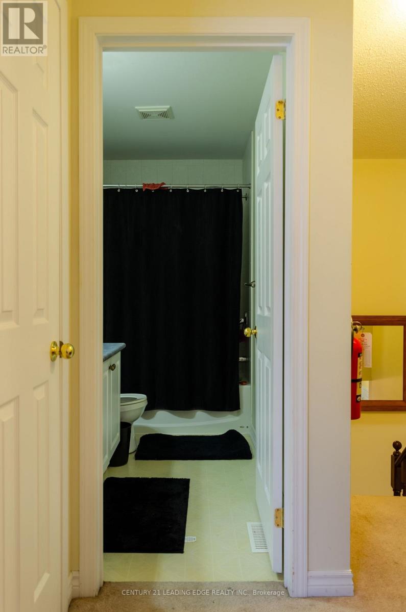 Room - 1218 Macinally Court, Oshawa, Ontario  L1K 0B8 - Photo 5 - E13644358