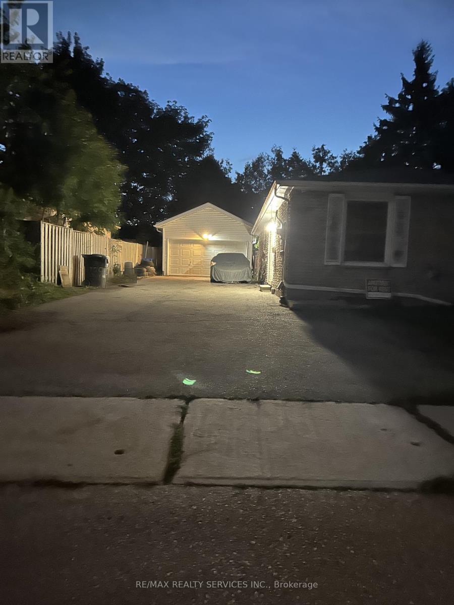 100 SUTHERLAND AVENUE, Brampton, Ontario