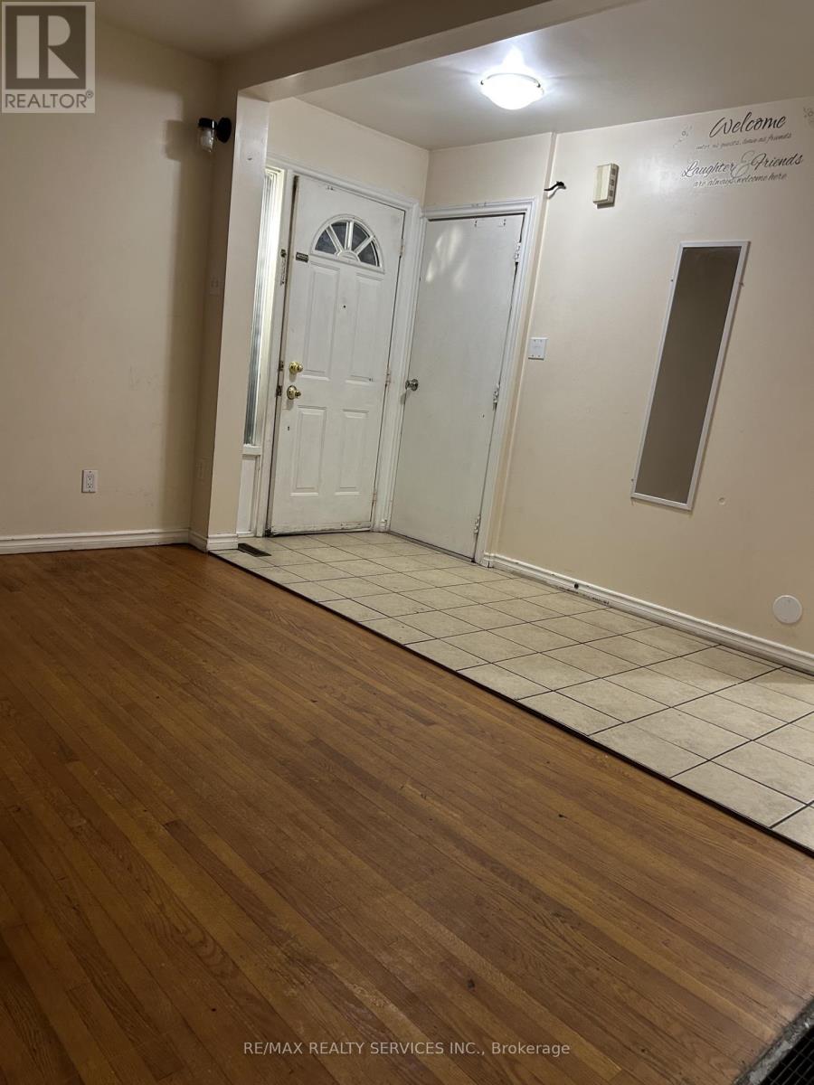 100 Sutherland Avenue, Brampton, Ontario L6V 2H7 - Photo 2 - W13644700