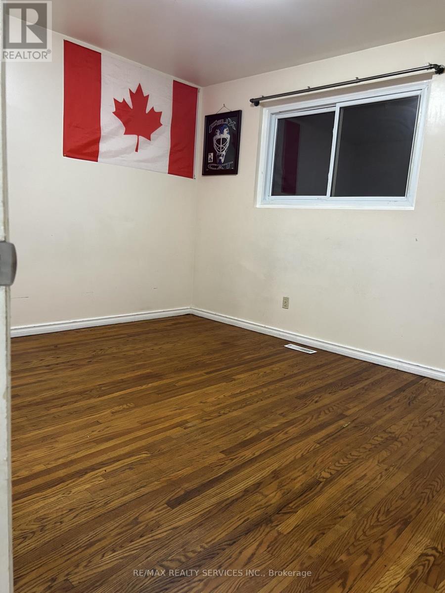 100 Sutherland Avenue, Brampton, Ontario L6V 2H7 - Photo 7 - W13644700