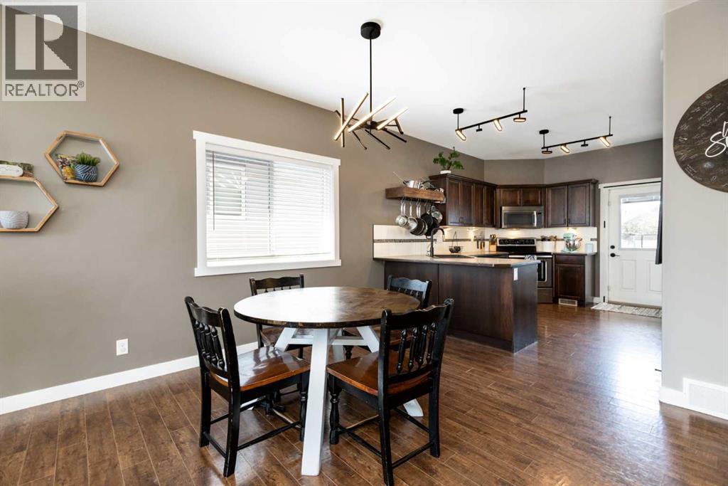 19 Hanson Green, Penhold, Alberta  T0M 1R0 - Photo 10 - A2332629