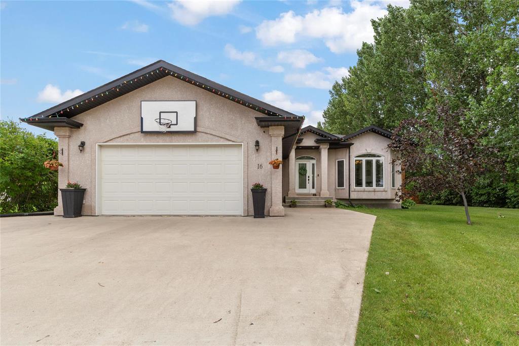 16 Abbey Lane, Steinbach, Manitoba R5G 2H3 - Photo 0 - 202619381