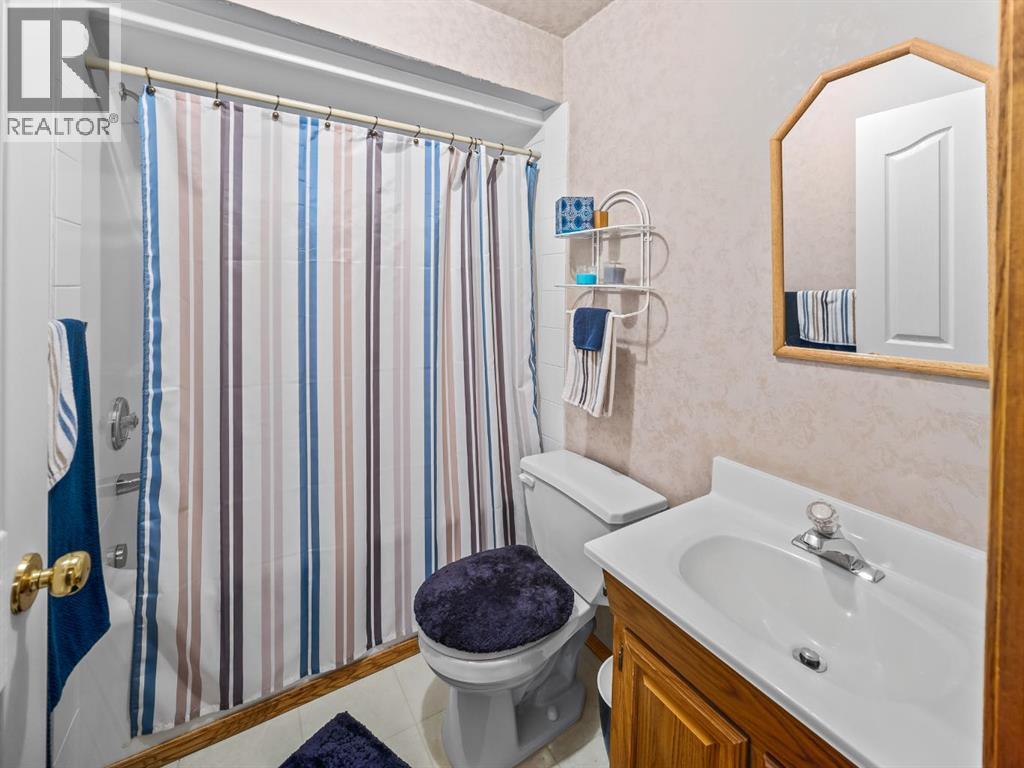 30 Gleneagles View, Cochrane, Alberta  T4C 1N9 - Photo 41 - A2332296