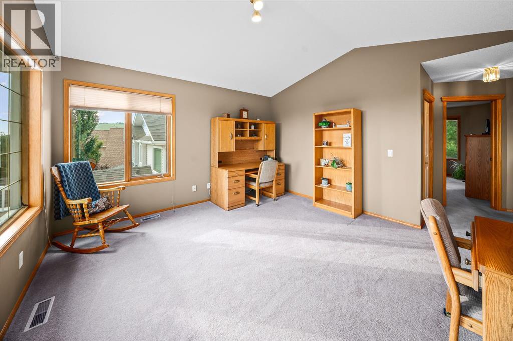 30 Gleneagles View, Cochrane, Alberta  T4C 1N9 - Photo 28 - A2332296
