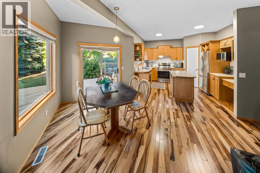 30 Gleneagles View, Cochrane, Alberta  T4C 1N9 - Photo 14 - A2332296