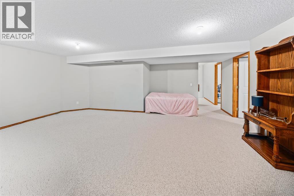 30 Gleneagles View, Cochrane, Alberta  T4C 1N9 - Photo 39 - A2332296
