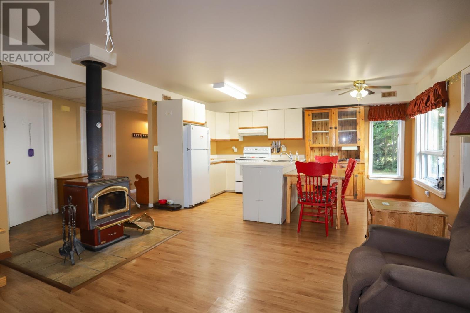 461 Sunnyside Beach Rd, Sault Ste. Marie, Ontario  P6A 5K8 - Photo 10 - SM262069