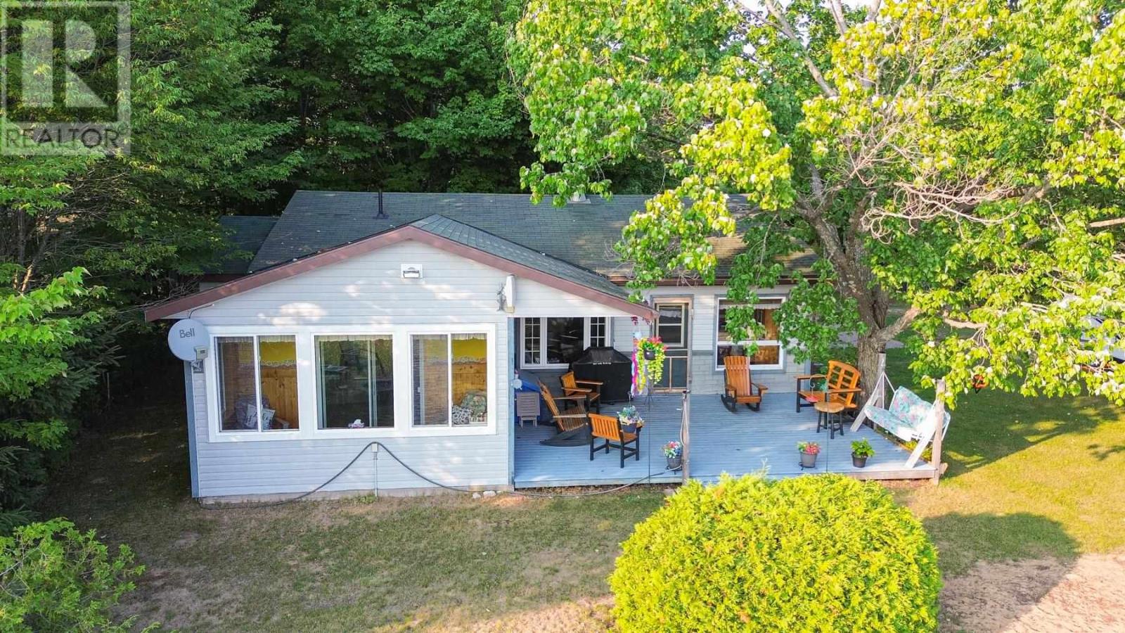 461 Sunnyside Beach Rd, Sault Ste. Marie, Ontario  P6A 5K8 - Photo 2 - SM262069