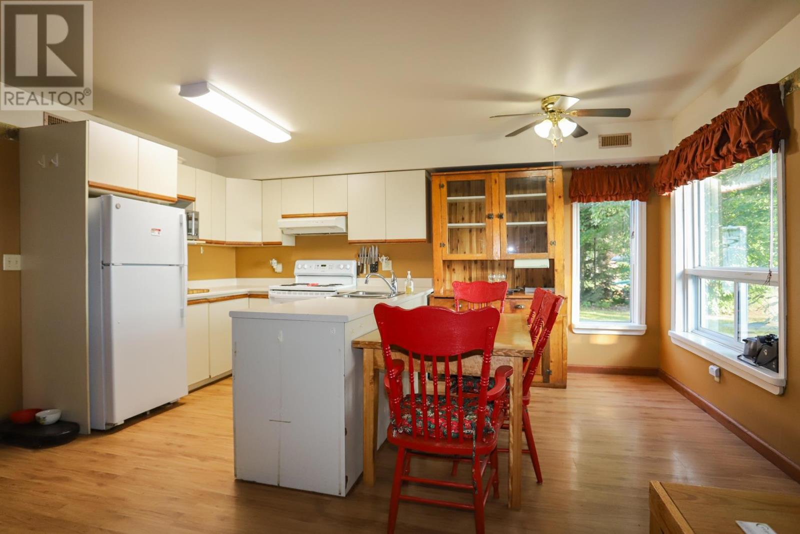 461 Sunnyside Beach Rd, Sault Ste. Marie, Ontario  P6A 5K8 - Photo 8 - SM262069