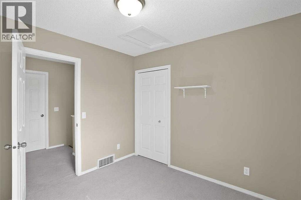 706 Everridge Drive SW, Calgary, Alberta  T2Y 4W5 - Photo 18 - A2334297
