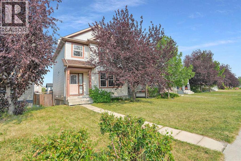 706 Everridge Drive SW, Calgary, Alberta  T2Y 4W5 - Photo 2 - A2334297