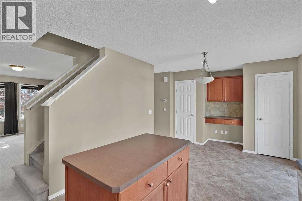 706 Everridge Drive SW, Calgary, Alberta  T2Y 4W5 - Photo 10 - A2334297