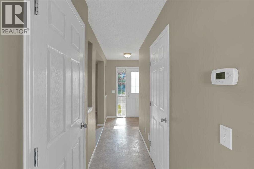 706 Everridge Drive SW, Calgary, Alberta  T2Y 4W5 - Photo 12 - A2334297