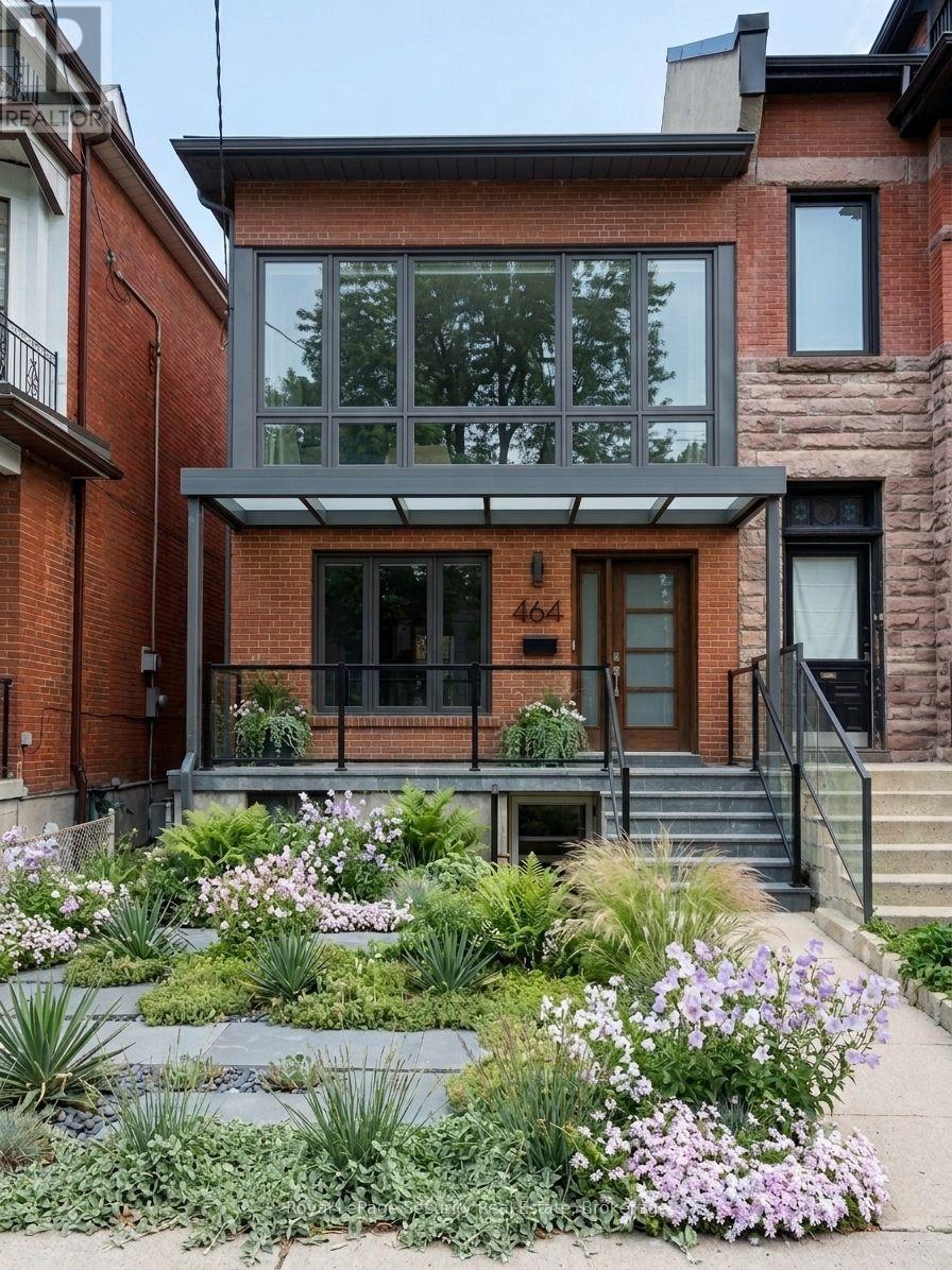 <div class="slider-price">$1,838,000</div><p>464 Euclid Avenue, Toronto, Ontario</p>
