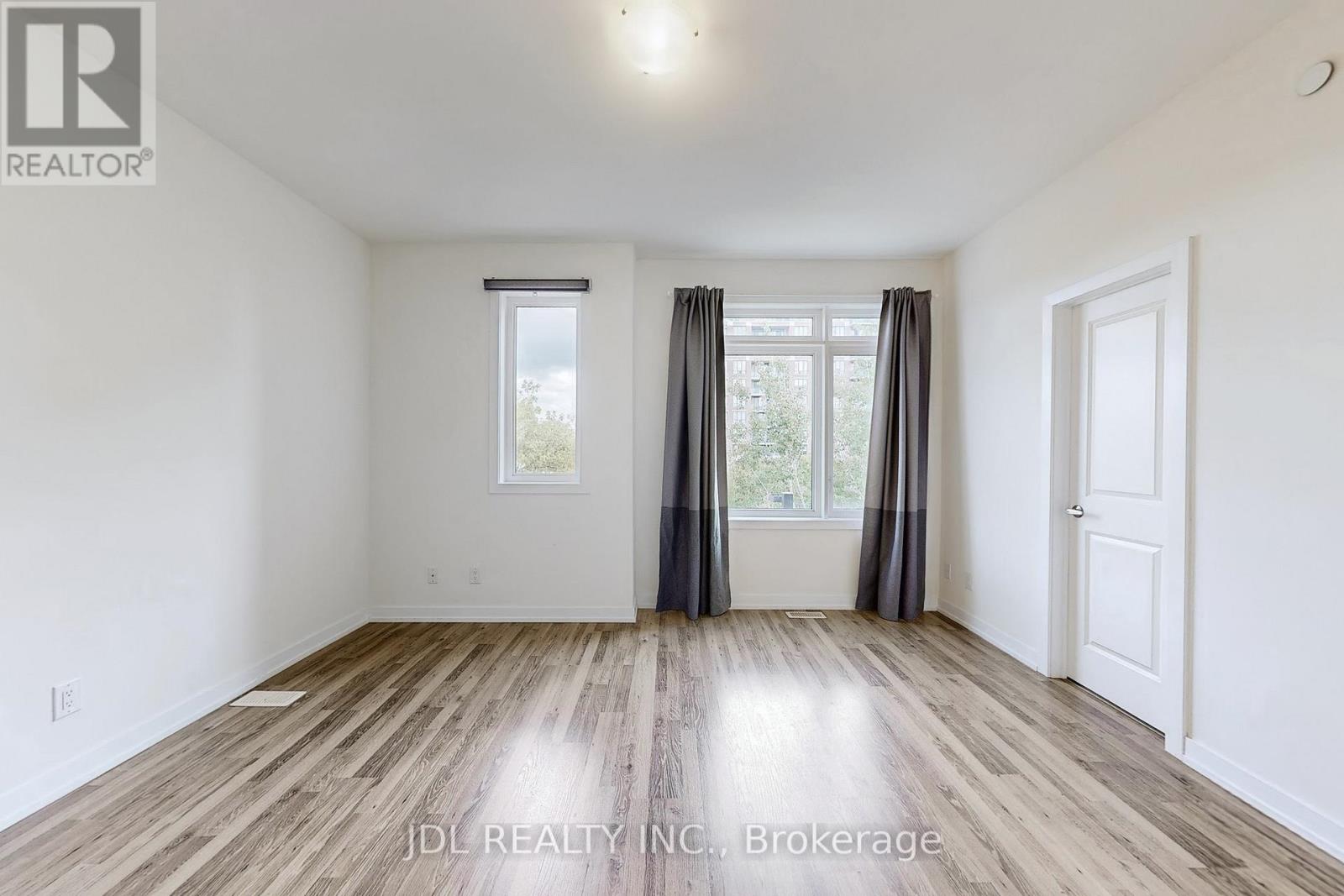 112 - 370 RED MAPLE ROAD