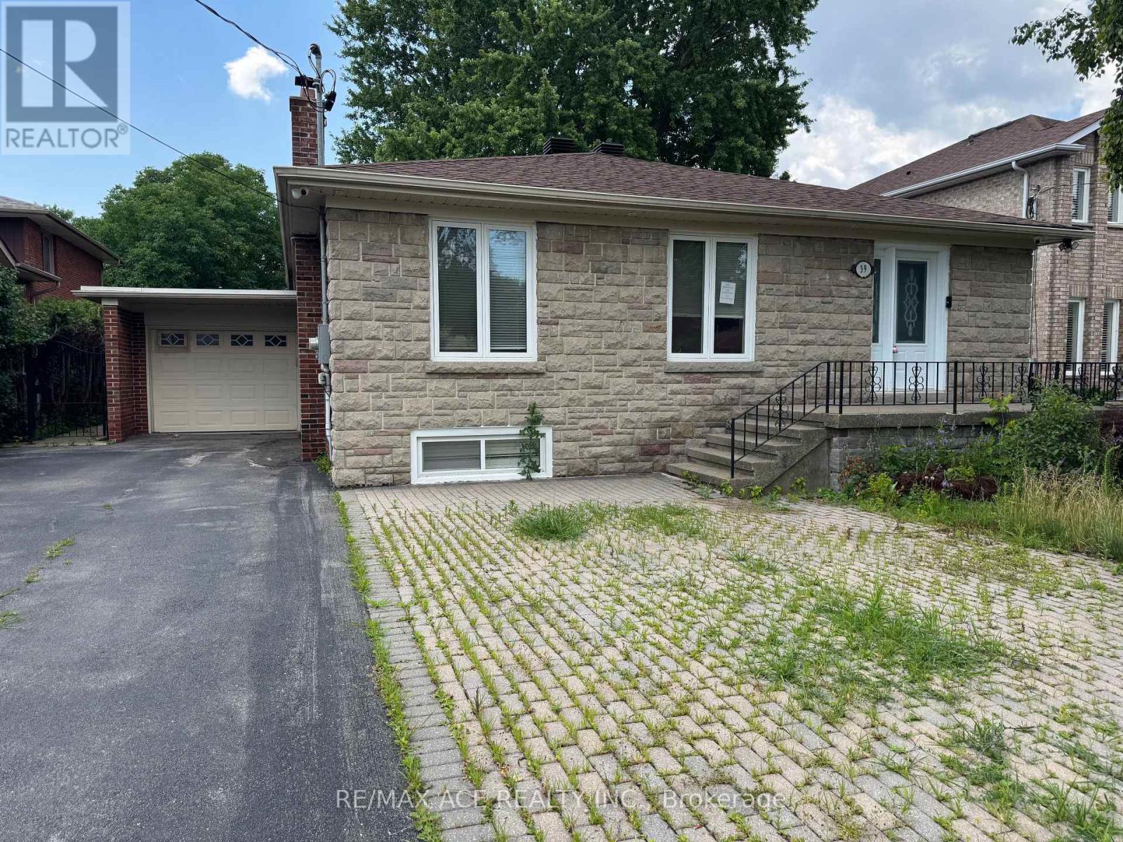 39 Oak Avenue, Richmond Hill, Ontario  L4C 6R5 - Photo 2 - N13643840