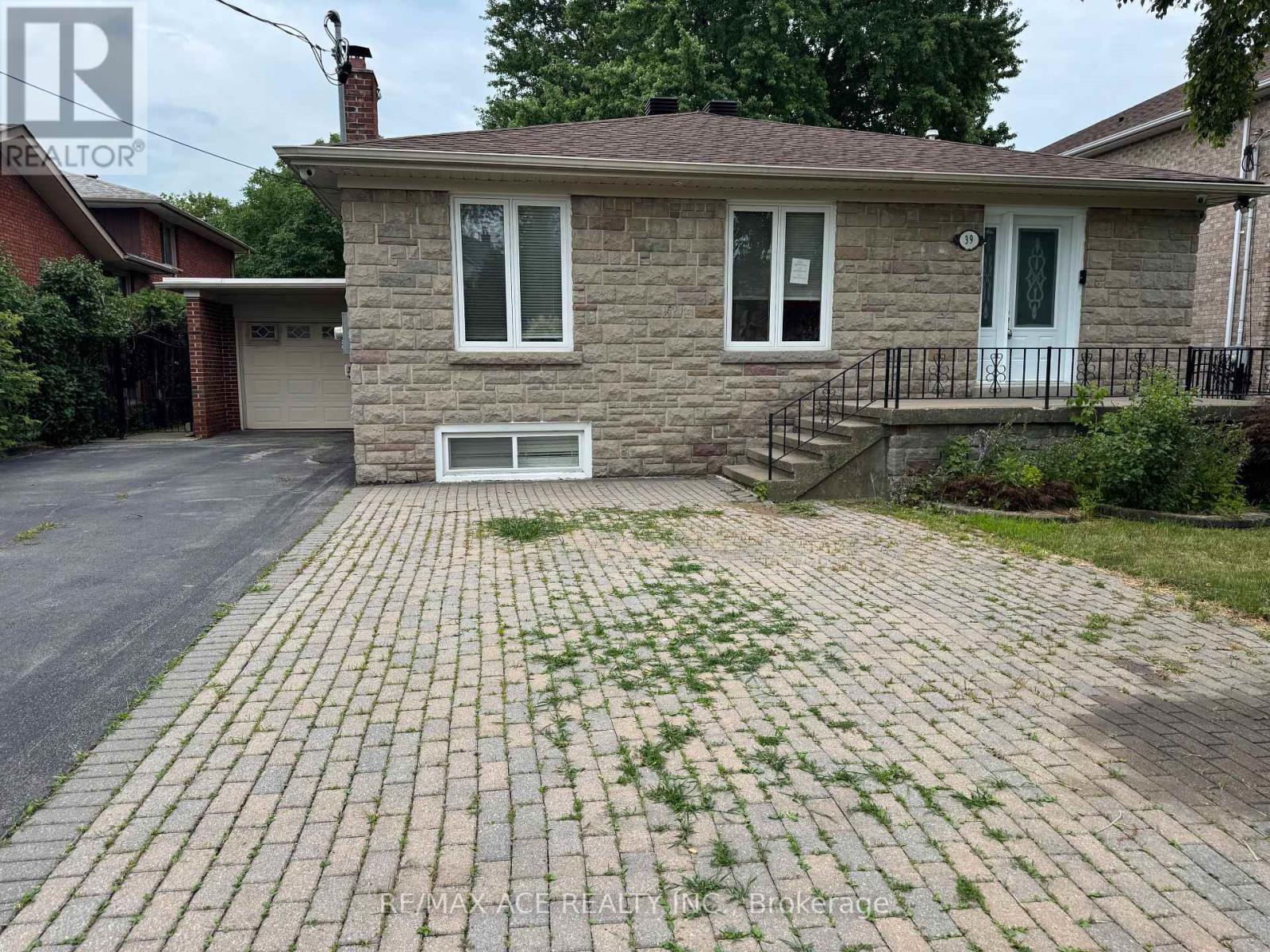 39 Oak Avenue, Richmond Hill, Ontario  L4C 6R5 - Photo 3 - N13643840