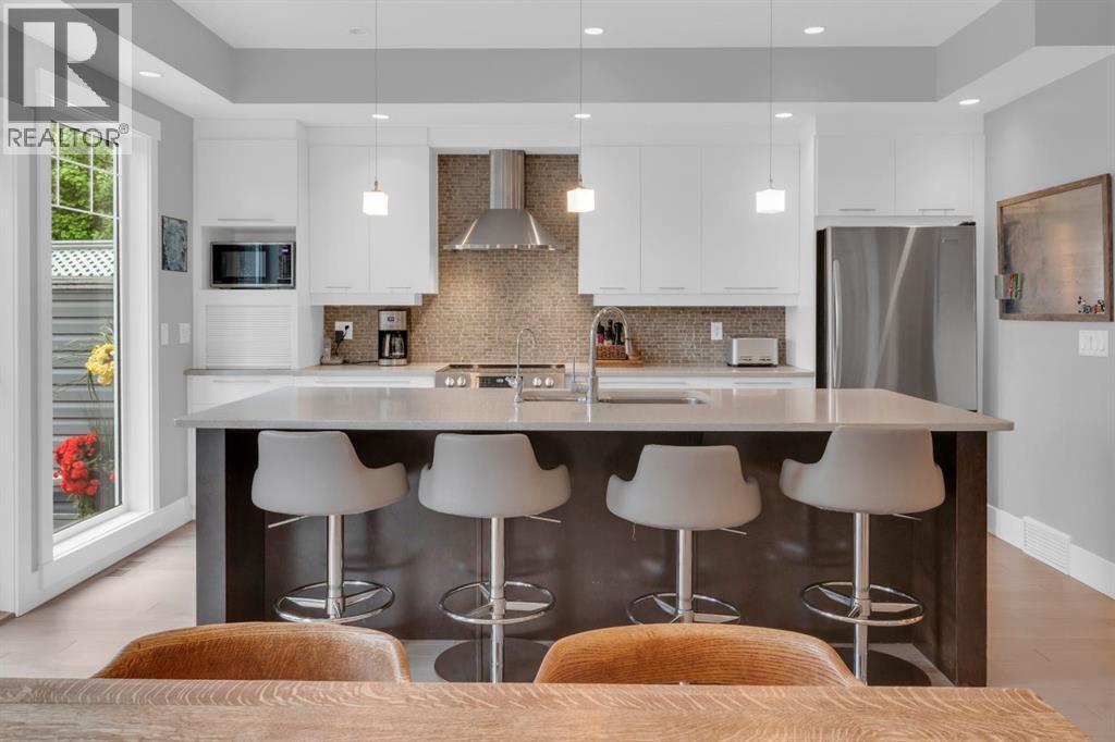 4616 82 Street NW, Calgary, Alberta  T3B 2P7 - Photo 9 - A2334626