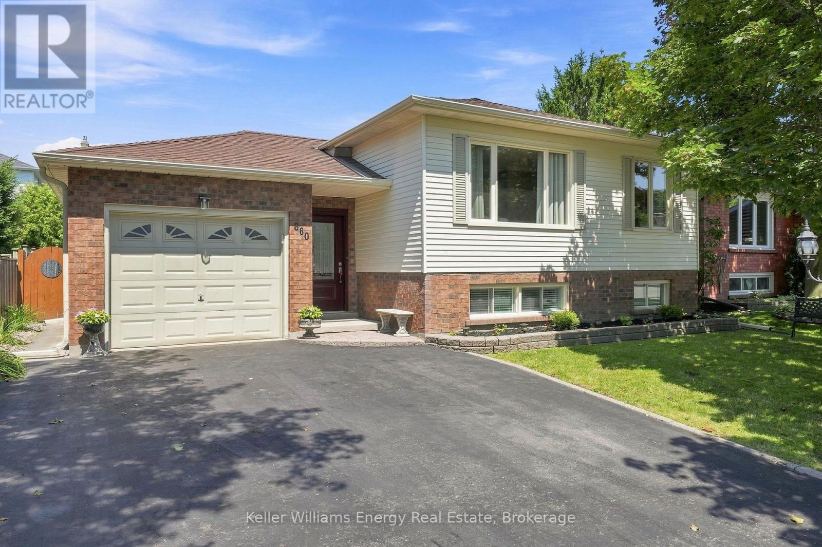 860 Copperfield Drive, Oshawa, Ontario  L1K 1P5 - Photo 6 - E13644954