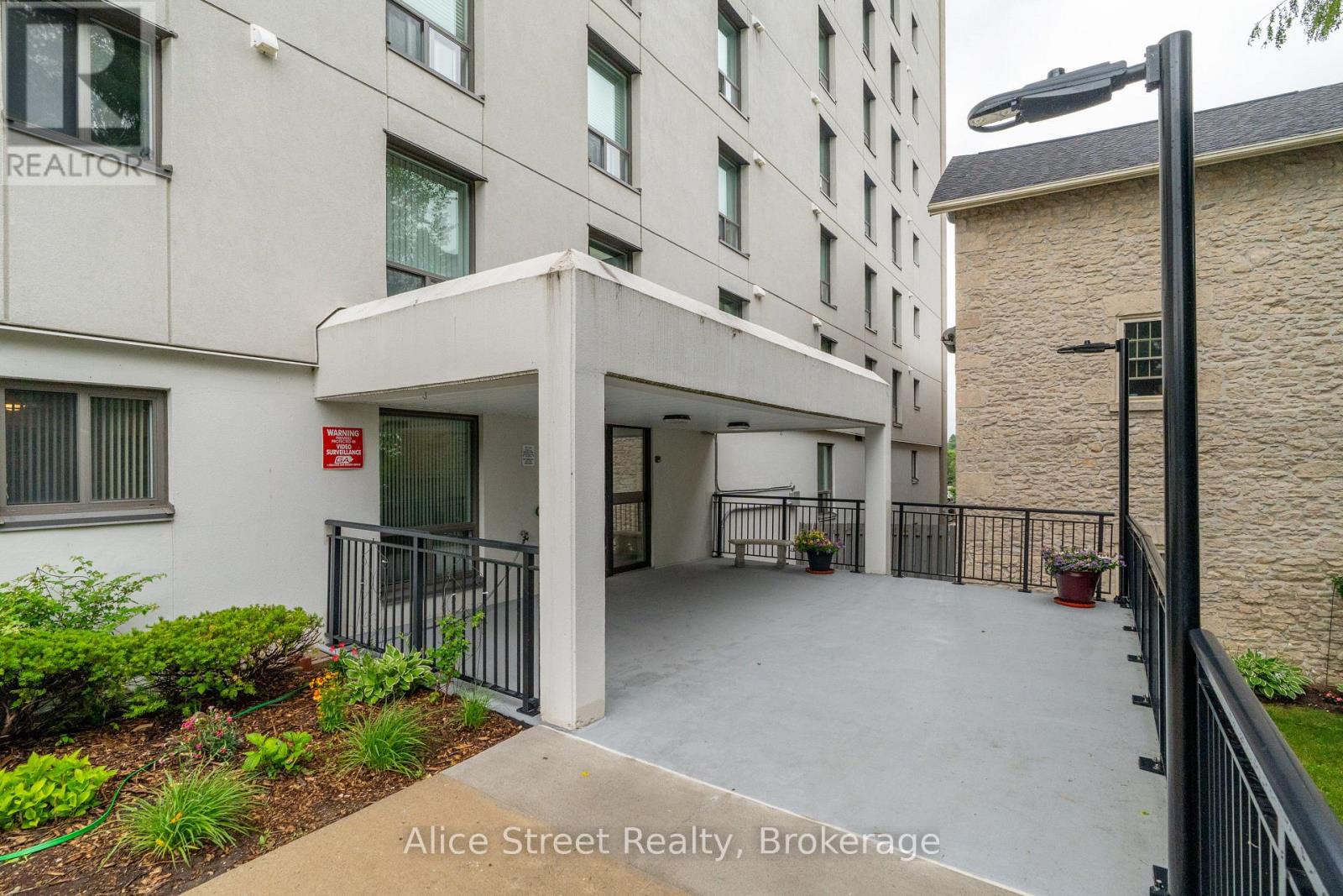 607 - 358 Waterloo Avenue, Guelph, Ontario  N1H 7Y3 - Photo 4 - X13644880