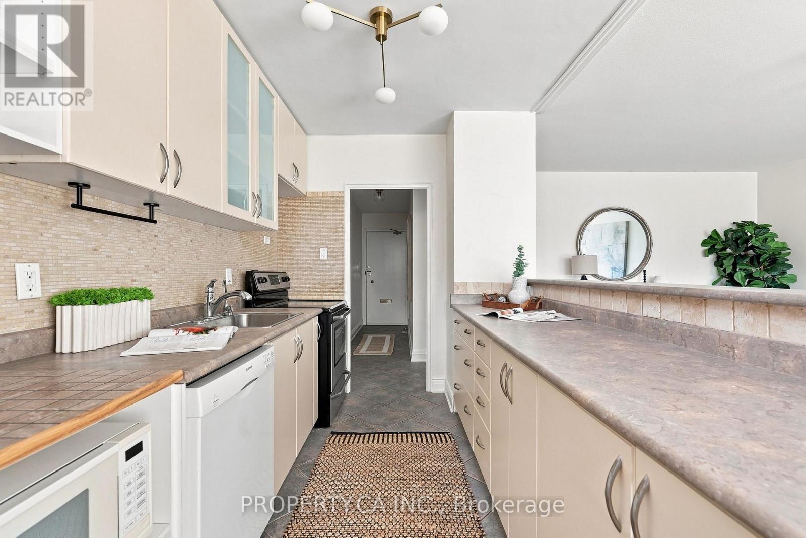 202 - 60 Montclair Avenue, Toronto, Ontario  M5P 1P7 - Photo 5 - C13644990